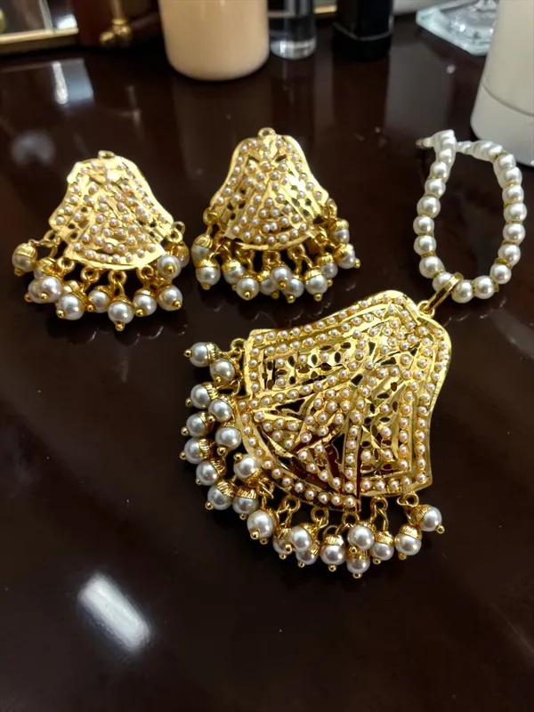 Jadau_Gold_Plated_Pendant_Set
