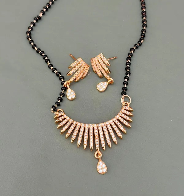 Radiant_Sunburst_Design_Mangalsutra_with_Delicate_Dew-Drop_Charm