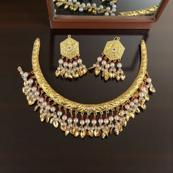 Mohini_Bridal_Hasli_Necklace_Set_–_Traditional_Indian_Choker_with_Earrings_for_Weddings