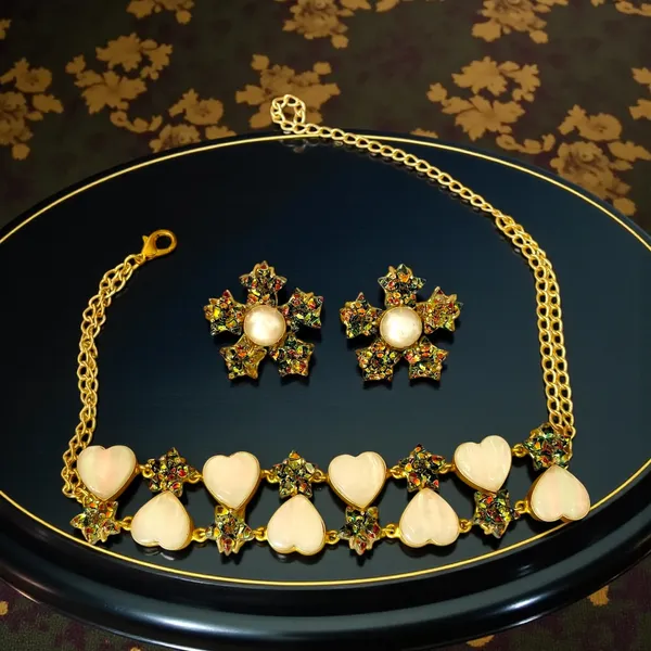 MOTHER_OF_PEARLS_NECKLACE_FOR_WOMEN