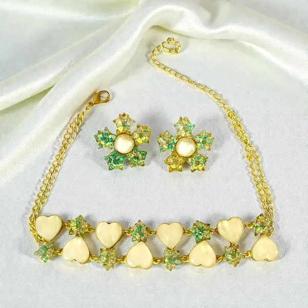 MOTHER_OF_PEARLS_NECKLACE_FOR_WOMEN