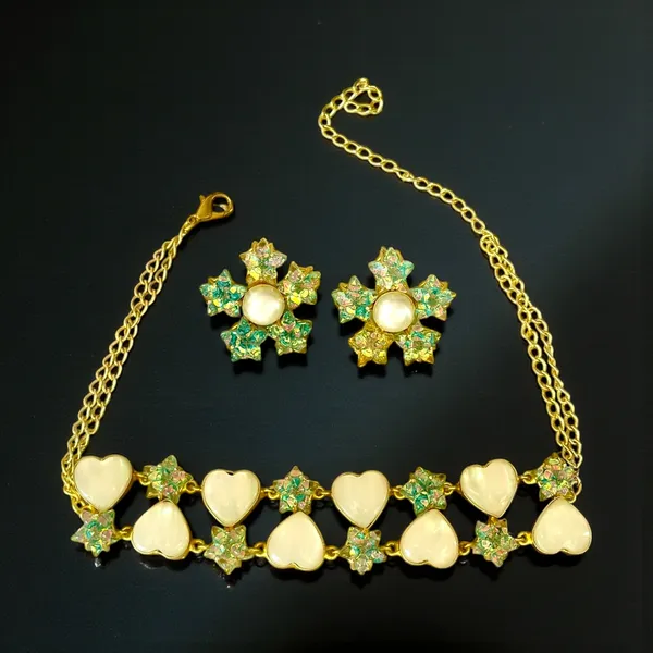 MOTHER_OF_PEARLS_NECKLACE_FOR_WOMEN