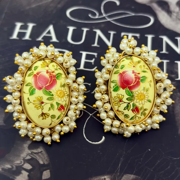 Mother_Of_Pearls_Lightweight_Studs