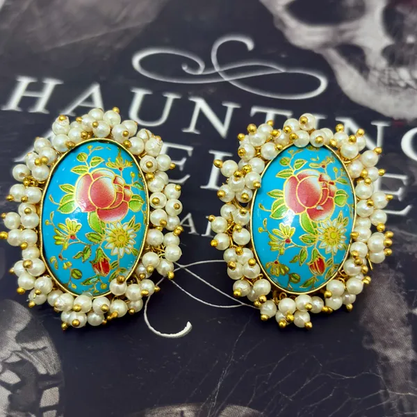 Mother_Of_Pearls_Lightweight_Studs