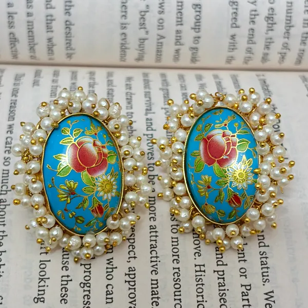 Mother_Of_Pearls_Lightweight_Studs