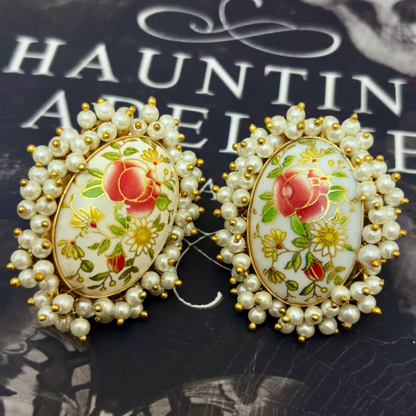Mother_Of_Pearls_Lightweight_Studs
