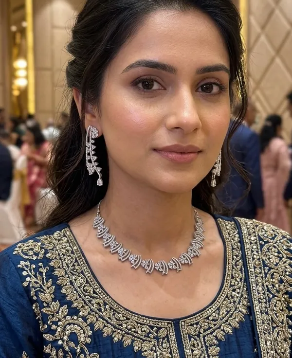 Necklace_with_chain_and_Earrings_with_push