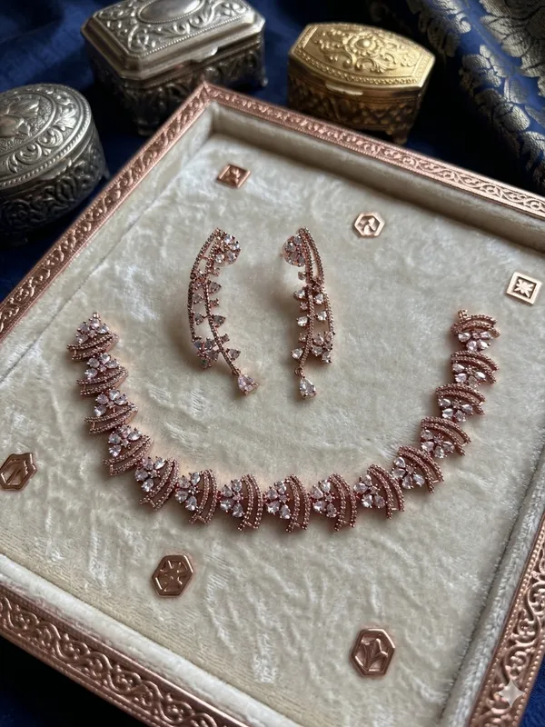 Necklace_with_chain_and_Earrings_with_push