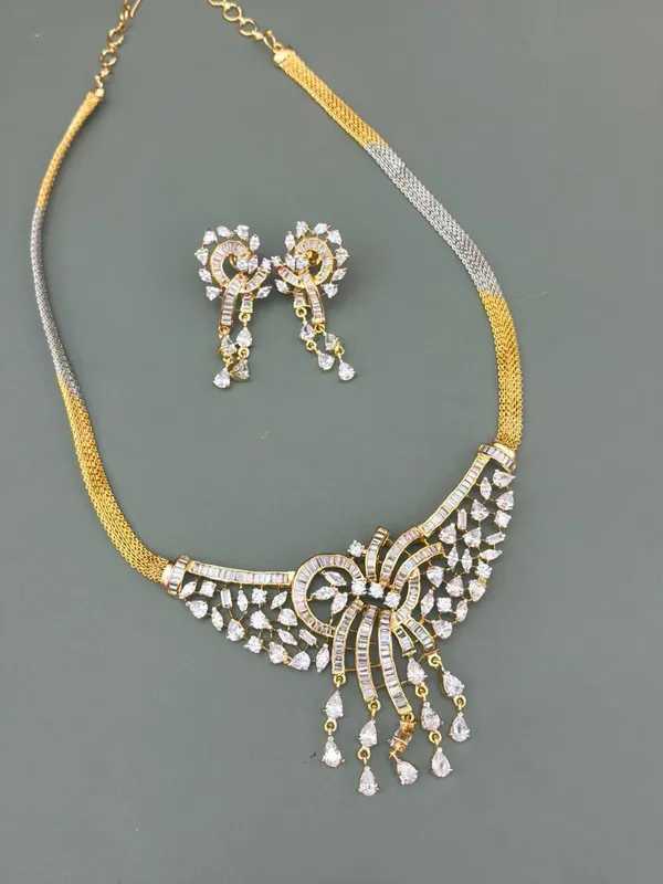 Designer_Bow_Crystal_Pendant_with_Teardrop_Dangling_Stones