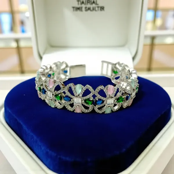 18k_White_Rhodium_Diamond_Openable_Bracelet