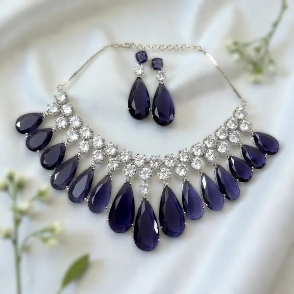 Radiance_Classic_Diamond_Necklace_–_Timeless_Sparkle_for_Special_Occasions