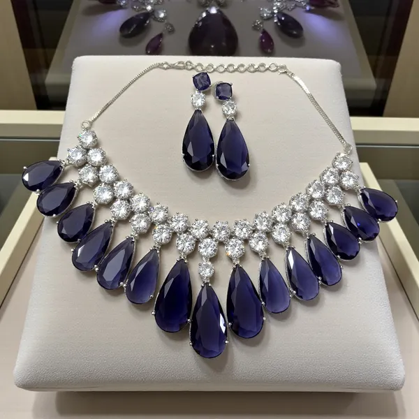 Radiance_Classic_Diamond_Necklace_–_Timeless_Sparkle_for_Special_Occasions