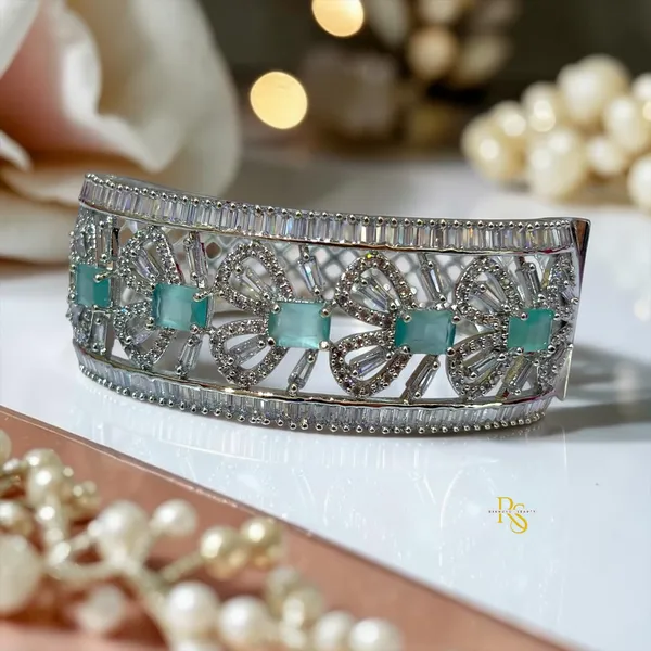18k_White_Rhodium_Plated_Diamond_Openable_Bracelet