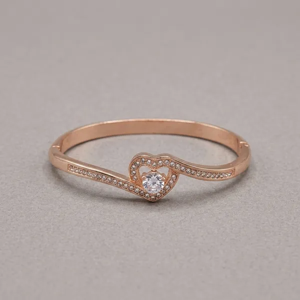 Rose_Gold_Alloy_Heart_Shaped_Halo_Diamond_Ring_For_Women