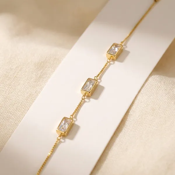 Golden_Chain_Bracelet_With_Delicate_Charm_Design