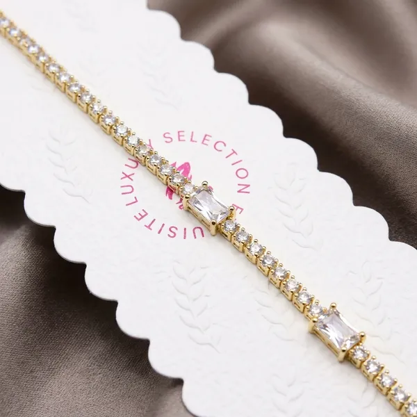 Elegant_Silver-Tone_Star_Charm_Bracelet_With_Delicate_Chain