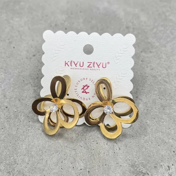 Gold_Alloy_Floral_Crystal_Center_Stud_Earrings_For_Women