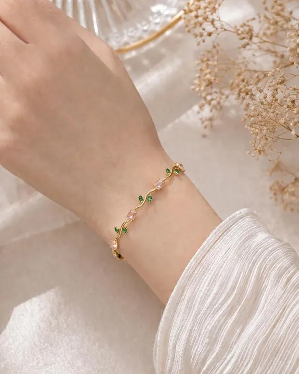 Elegant_Gold_Tulip_Flower_Bracelet_–_Blush_Pink_&_Green_Edition