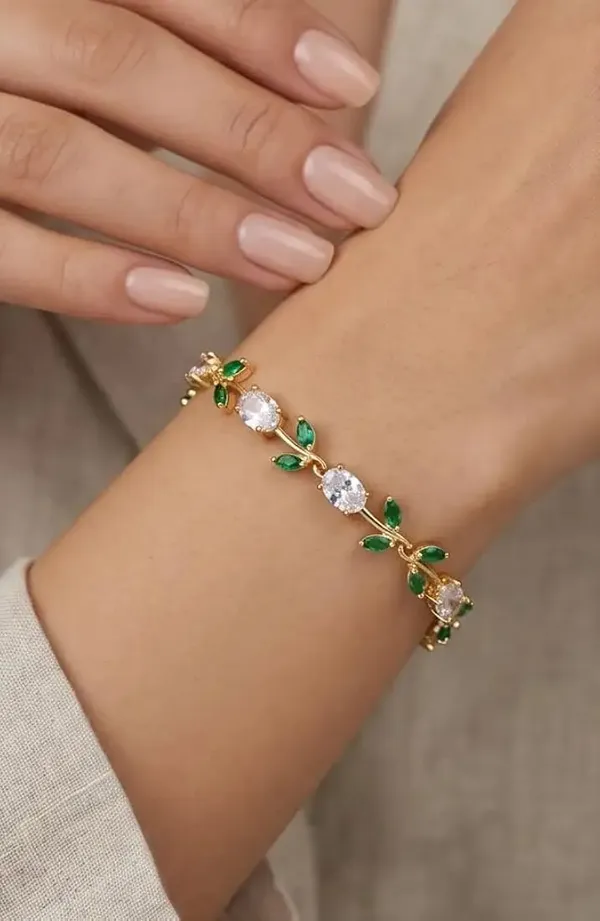 Elegant_Gold_Tulip_Flower_Bracelet_–_Emerald_Green_&_White_Edition