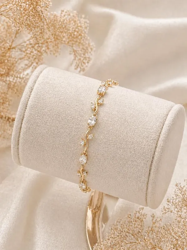 Elegant_Gold_Tulip_Flower_Bracelet_–_Radiant_White_Stone_Edition