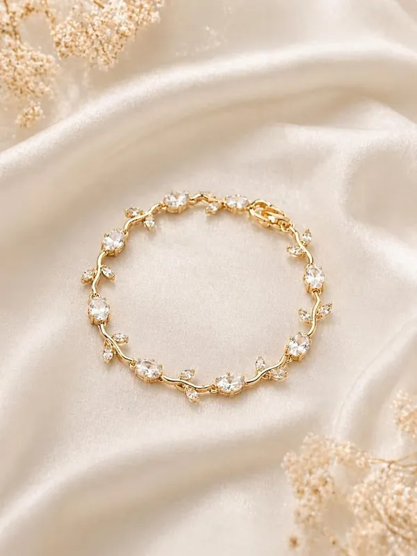 Elegant_Gold_Tulip_Flower_Bracelet_–_Radiant_White_Stone_Edition
