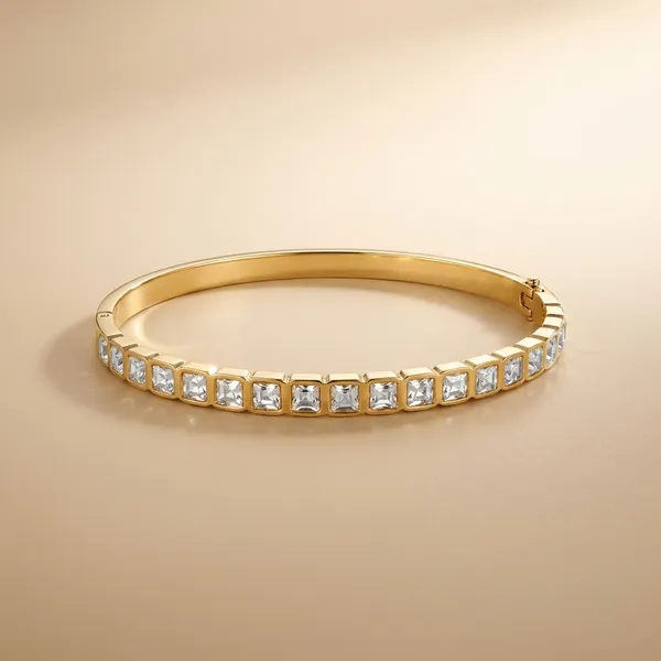 Elegant_Gold-Toned_Bracelet_With_Crystal_Embellishments