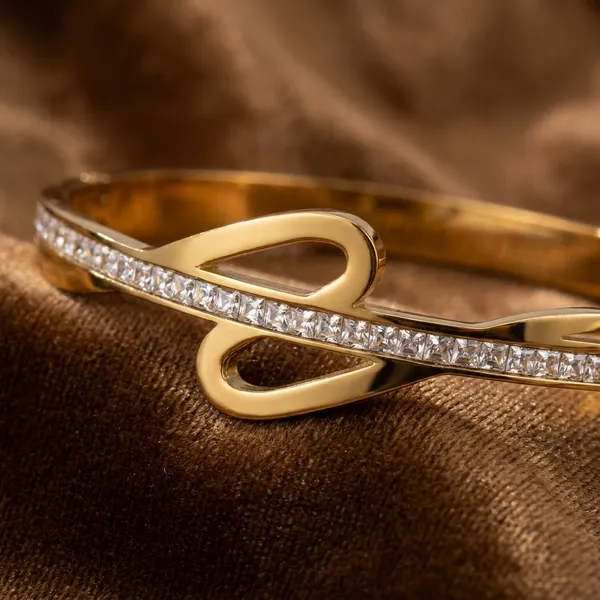 Elegant_Gold-Tone_Bangle_With_Crystal_Embellishments