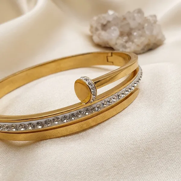 Elegant_Gold-Plated_Crystal_Bangle_Bracelet