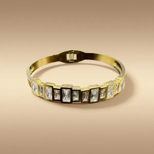 Gold-Plated_Baguette_Cut_Diamond_Band_Ring