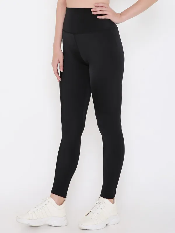 Black_Ankle_Length_Solid_Sports_Leggings_For_Women