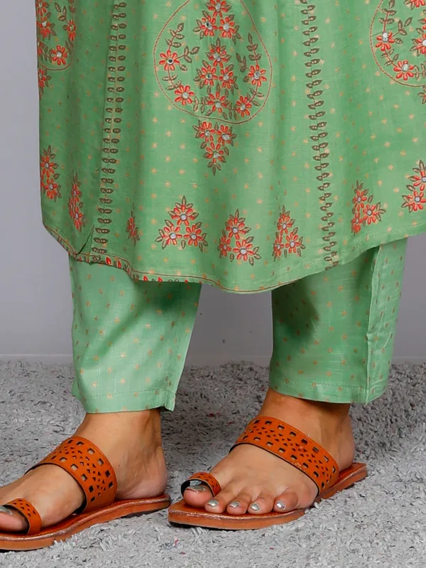 Green_Cotton_Embroidered_Kurti_Set_For_Women
