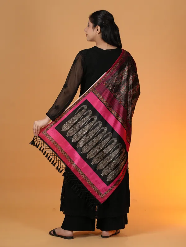 Shifneen_Velvet_Printed_Women_Shawl_Pink