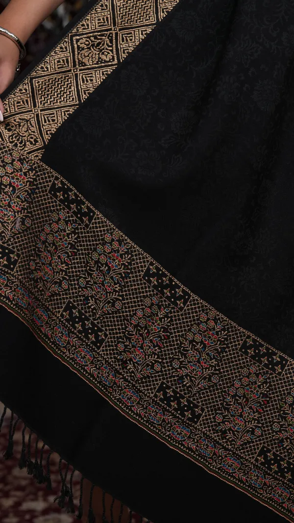 Shifneen_Acrylic_Printed_Women_Shawl_Black