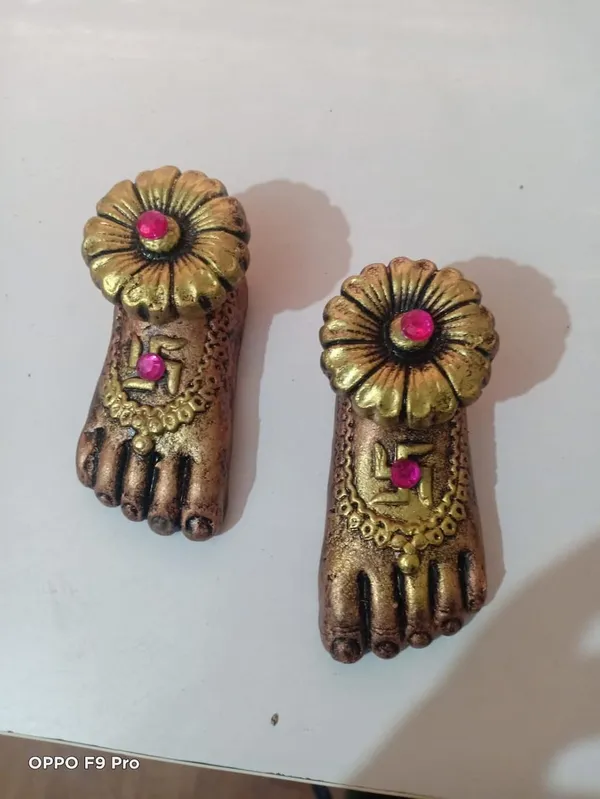 Pair_Of_Maa_Laxmi_Ji_Charan_For_Diwali,_Red_(56454)