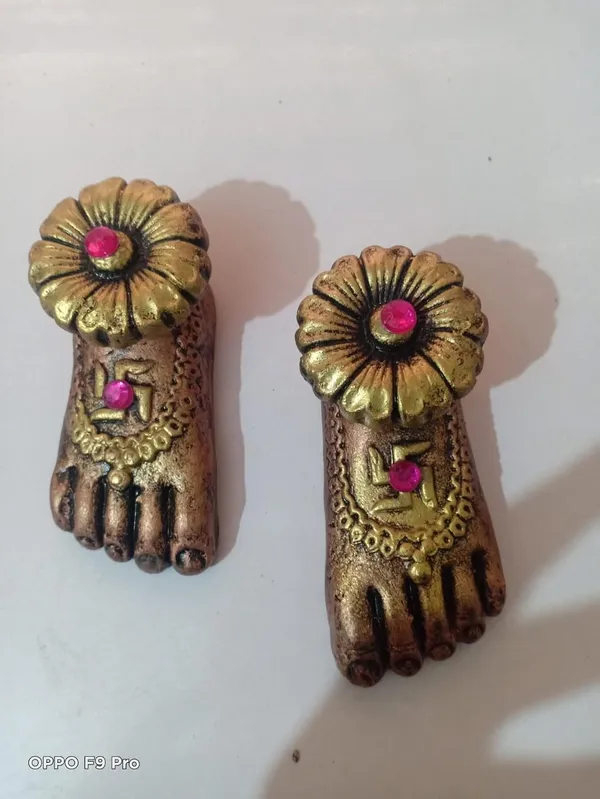 Pair_Of_Maa_Laxmi_Ji_Charan_For_Diwali,_Red_(56454)