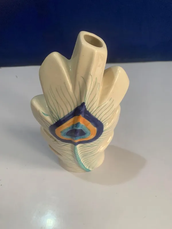 Ceramic_Peacock_Feather_Flower_Vase_Off-White_|_Handcrafted_Planter_Pot_For_Home_Decor,_Center_Table_&_Bedroom_Corners_|_Pack_Of_1