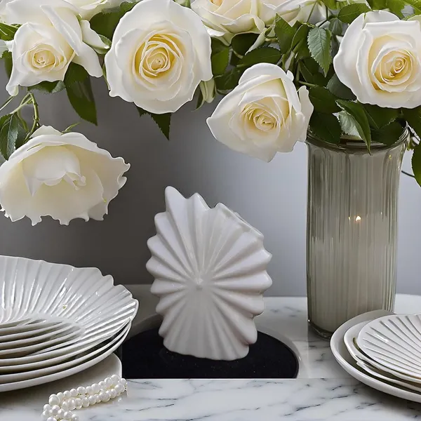 Ceramic_Shell_Shape_Vase_White_(Pack_Of_1)_|_Decorative_Flower_Pot_&_Planter_For_Home_Decor,_Bedroom_Corners,_Center_Tables_&_Party_Centerpieces