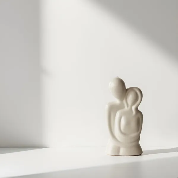 Handicrafts_Romantic_Couple_Sculptures_In_White__Modern_Love_Showpiece_For_Gift_&_Home_Decor_|_Husband_Wife,_Boyfriend_Girlfriend_Statue_|_Decorative_Figurines_(Pack_Of_1)