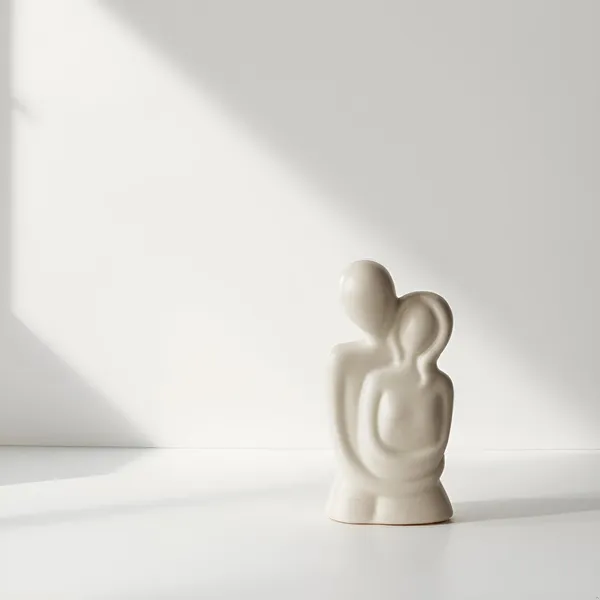 Handicrafts_Romantic_Couple_Sculptures_In_White__Modern_Love_Showpiece_For_Gift_&_Home_Decor_|_Husband_Wife,_Boyfriend_Girlfriend_Statue_|_Decorative_Figurines_(Pack_Of_1)