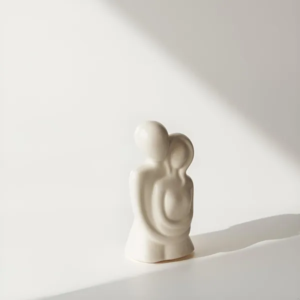 Handicrafts_Romantic_Couple_Sculptures_In_White__Modern_Love_Showpiece_For_Gift_&_Home_Decor_|_Husband_Wife,_Boyfriend_Girlfriend_Statue_|_Decorative_Figurines_(Pack_Of_1)