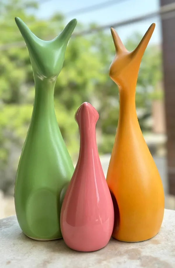Handicrafts_Home_Decor_Lucky_Deer_Statue_Family_Piano_Finish_Ceramic_Figures_-_(Set_Of_3)_(Deer_Family_-_Green_Pink_Yellow)