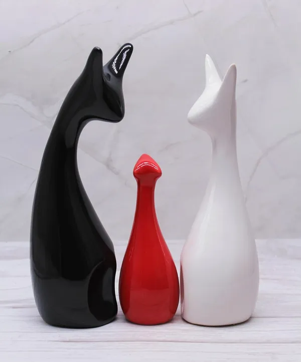 Handicrafts_Home_Decor_Lucky_Deer_Statue_Family_Piano_Finish_Ceramic_Figures_-_(Set_Of_3)_(Deer_Family_-_Black_Red_White)