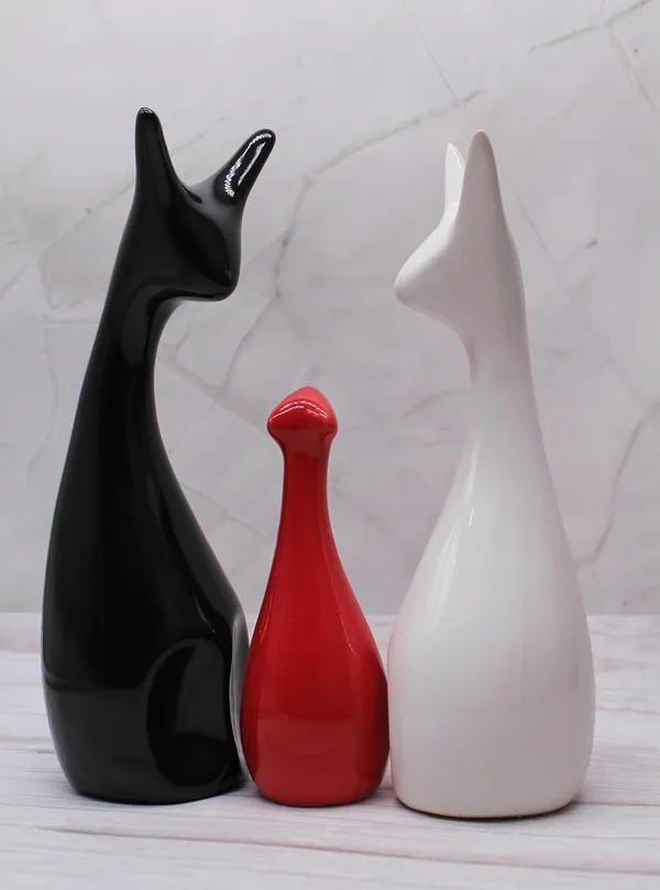 Handicrafts_Home_Decor_Lucky_Deer_Statue_Family_Piano_Finish_Ceramic_Figures_-_(Set_Of_3)_(Deer_Family_-_Black_Red_White)
