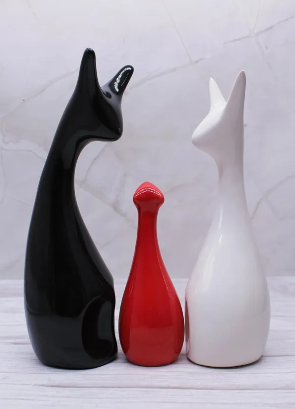 Handicrafts_Home_Decor_Lucky_Deer_Statue_Family_Piano_Finish_Ceramic_Figures_-_(Set_Of_3)_(Deer_Family_-_Black_Red_White)
