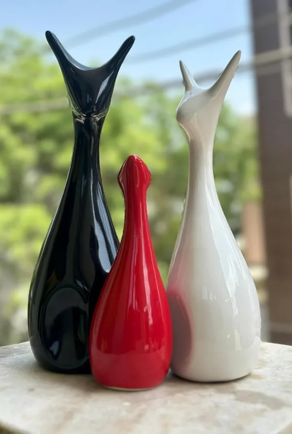 Handicrafts_Home_Decor_Lucky_Deer_Statue_Family_Piano_Finish_Ceramic_Figures_-_(Set_Of_3)_(Deer_Family_-_Black_Red_White)
