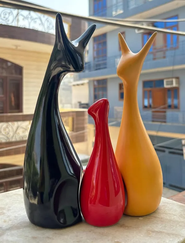 Home_Decor_Lucky_Deer_Statue_Family_Piano_Finish_Ceramic_Figures_-_(Set_Of_3)_(Deer_Family_-_Black_Red_Yellow)
