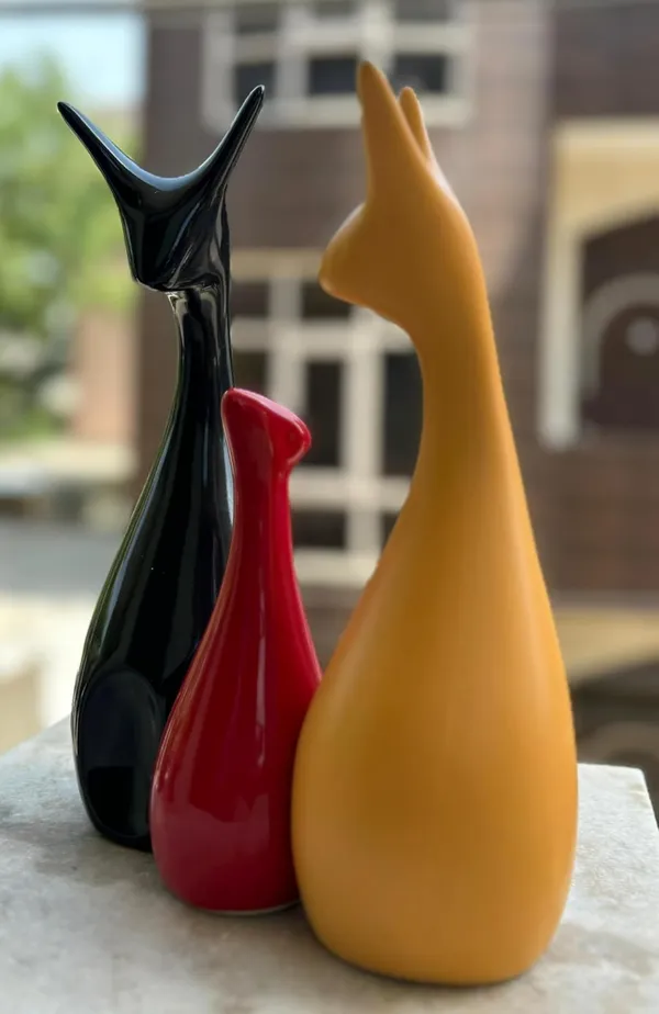 Home_Decor_Lucky_Deer_Statue_Family_Piano_Finish_Ceramic_Figures_-_(Set_Of_3)_(Deer_Family_-_Black_Red_Yellow)