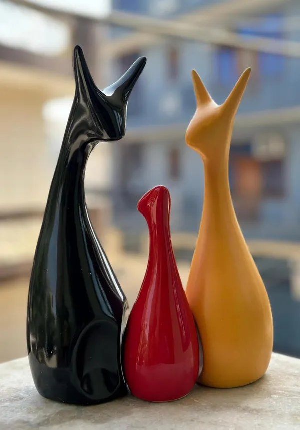 Home_Decor_Lucky_Deer_Statue_Family_Piano_Finish_Ceramic_Figures_-_(Set_Of_3)_(Deer_Family_-_Black_Red_Yellow)
