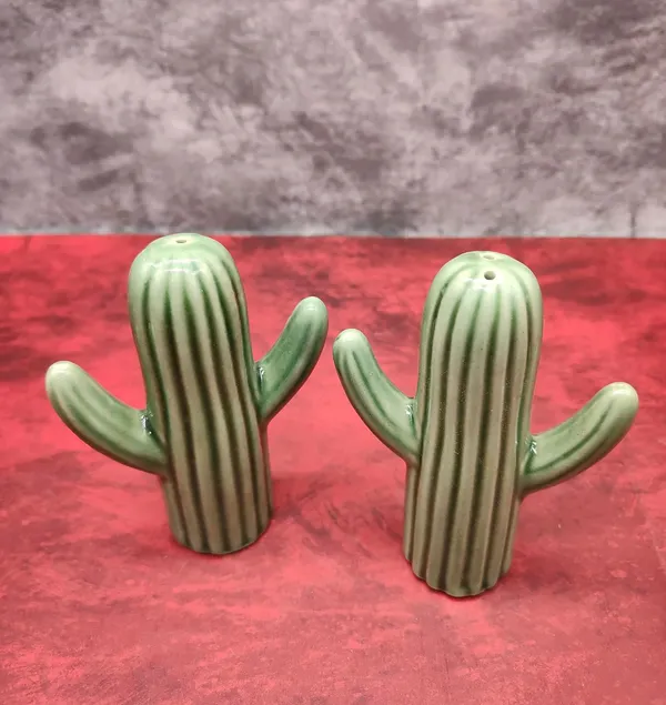 Ceramic_Salt_Set_Container_|_Jars_For_Kitchen_Storage_|_Hand_Glazed_Ceramic_Salt_Set_|_Salt_Set_For_Dining_Table_Fancy_Salt_Containers_For_Kitchen_(Green)