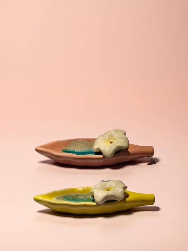 Leaf_Ceramic_Incense_Stick_Holder_Set_Of_2_|_Stylish_Leaf-Shaped_Agarbatti_Stand_For_Pooja_&_Home_Decor_Decorative_Ceramic_Showpiece_(Yellow-Pink)